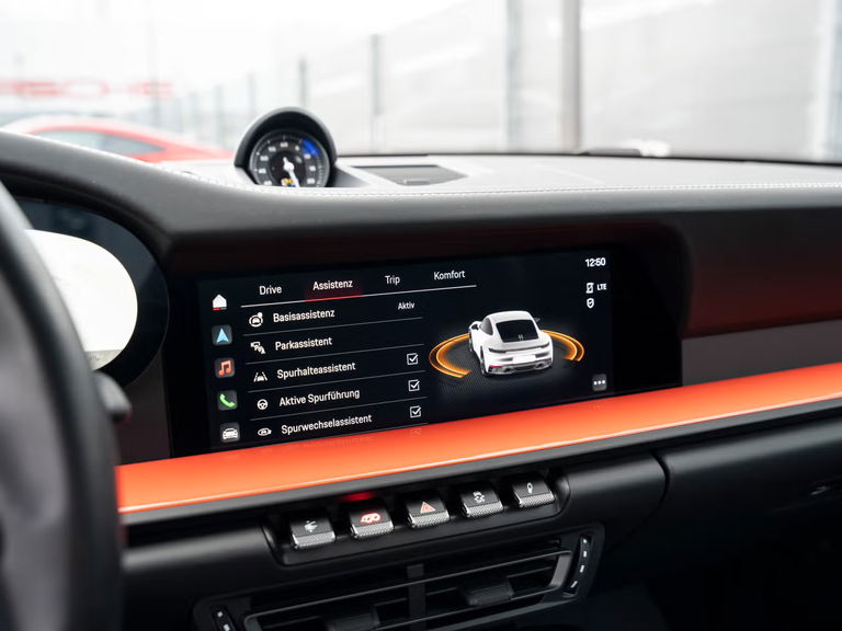 Porsche 992 Carrera 4 GTS