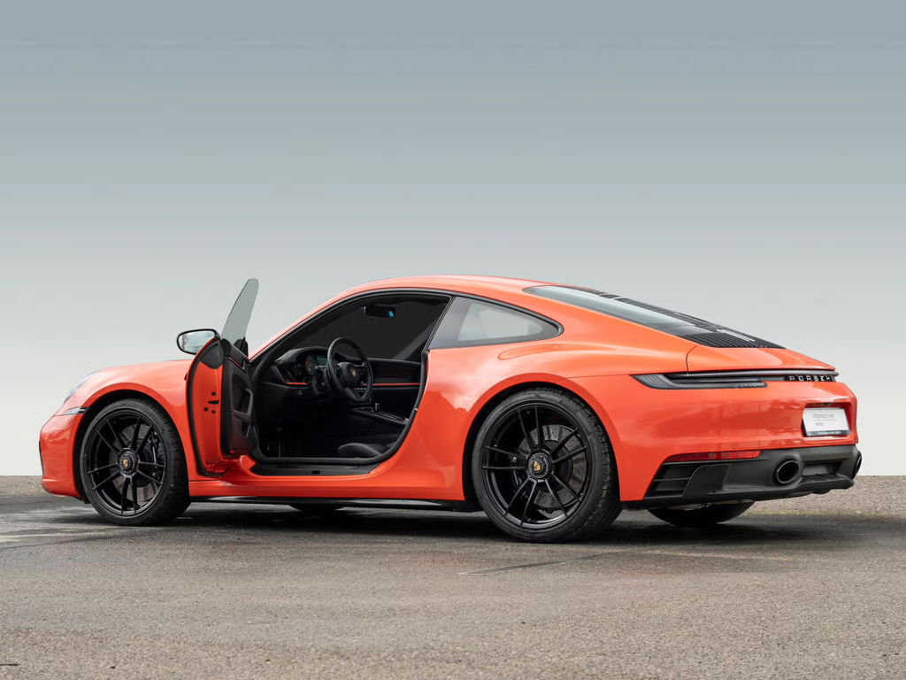 Porsche 992 Carrera 4 GTS