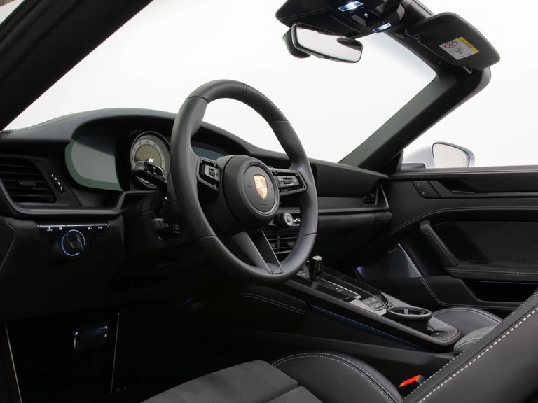 Porsche 992 Carrera 4 GTS