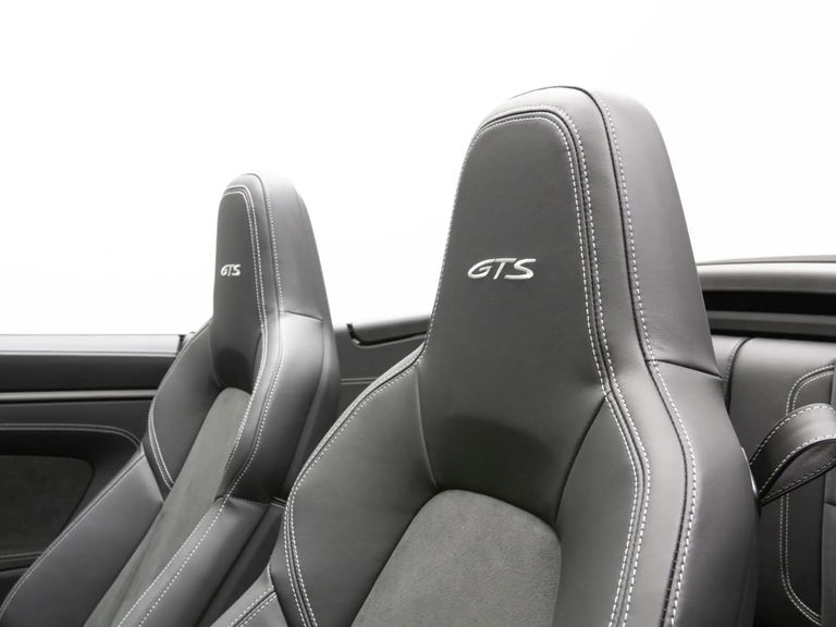 Porsche 992 Carrera 4 GTS