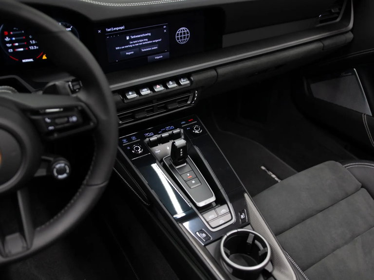 Porsche 992 Carrera 4 GTS