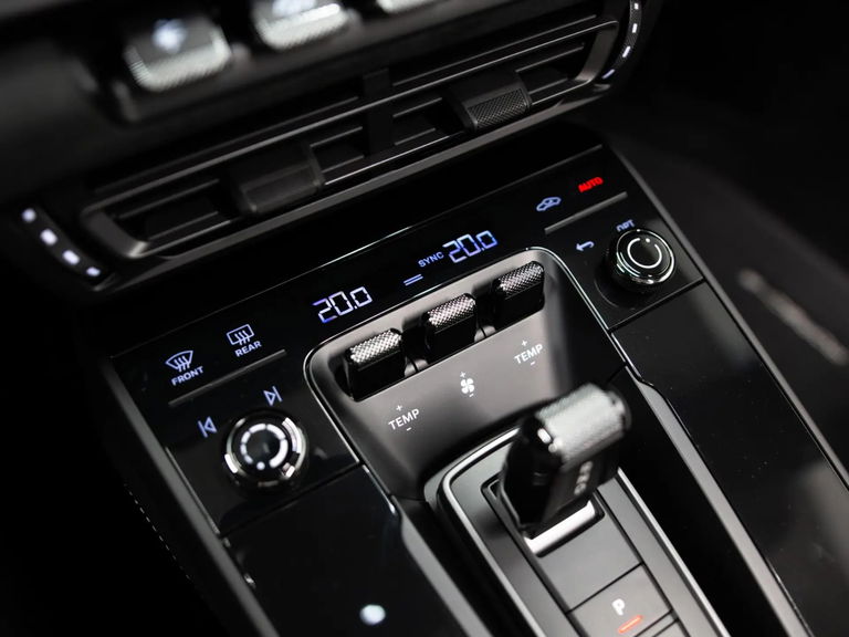 Porsche 992 Carrera 4 GTS