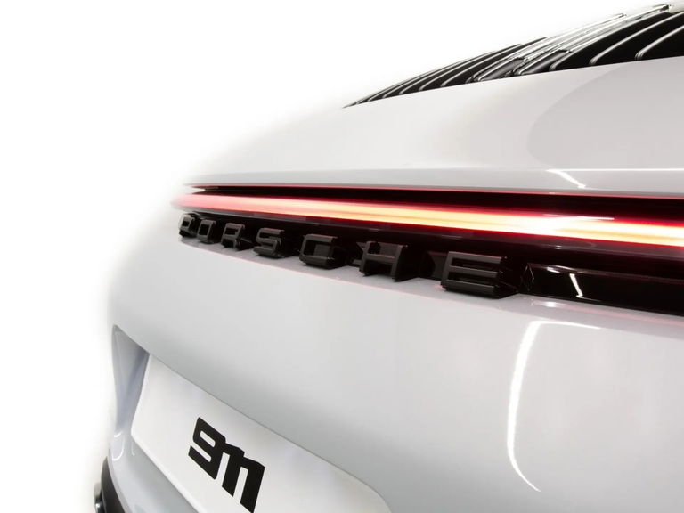 Porsche 992 Carrera 4 GTS