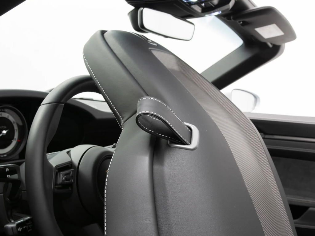 Porsche 992 Carrera 4 GTS