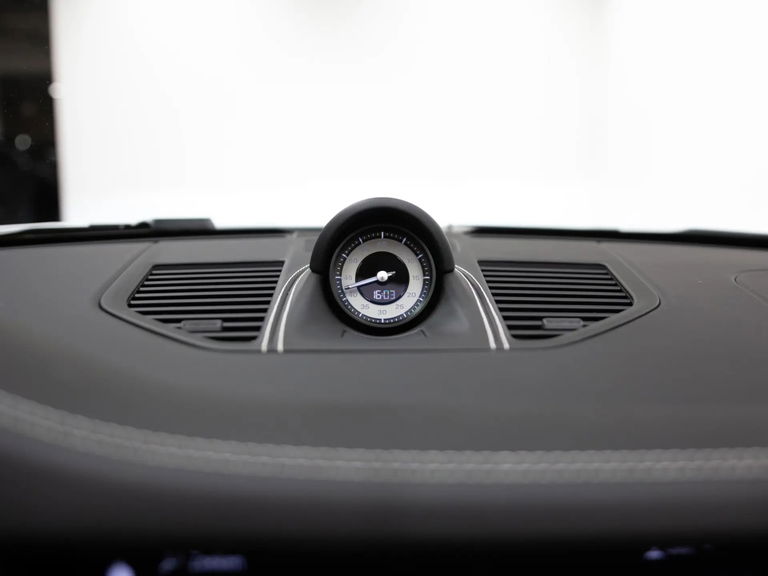 Porsche 992 Carrera 4 GTS