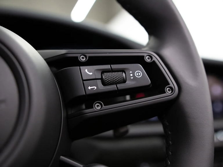 Porsche 992 Carrera 4 GTS