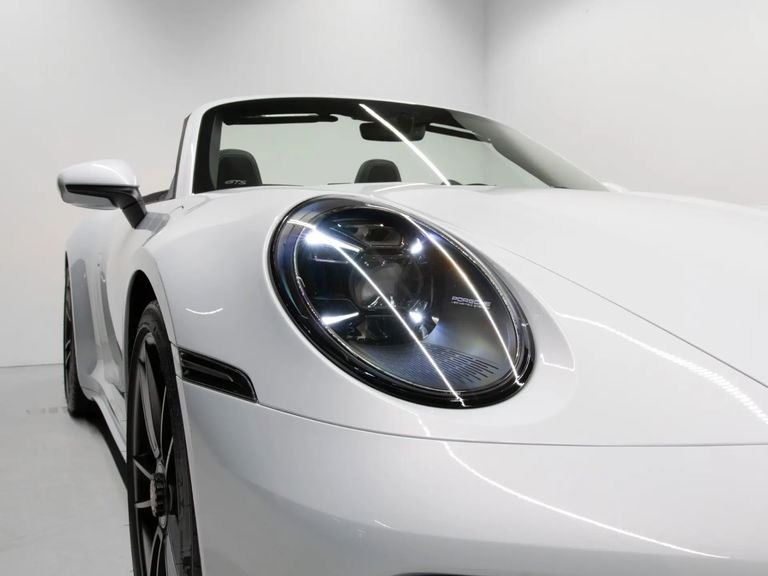 Porsche 992 Carrera 4 GTS