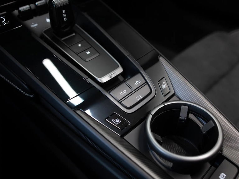 Porsche 992 Carrera 4 GTS