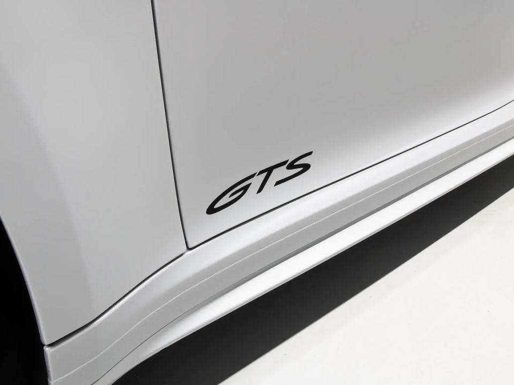 Porsche 992 Carrera 4 GTS