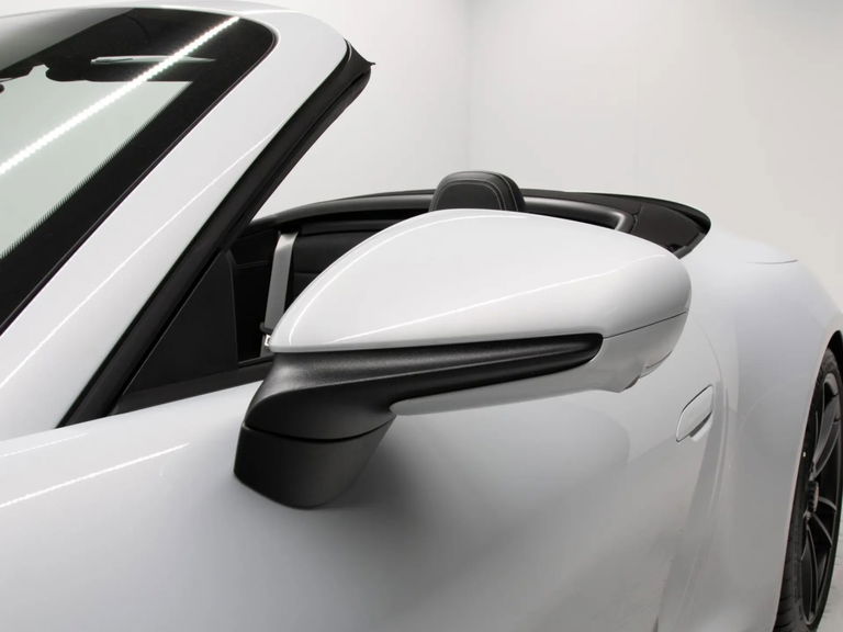 Porsche 992 Carrera 4 GTS