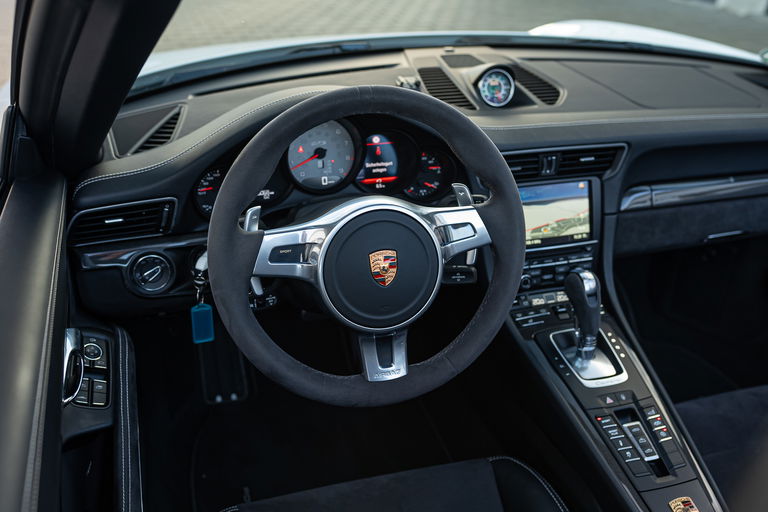 Porsche 991 Carrera GTS