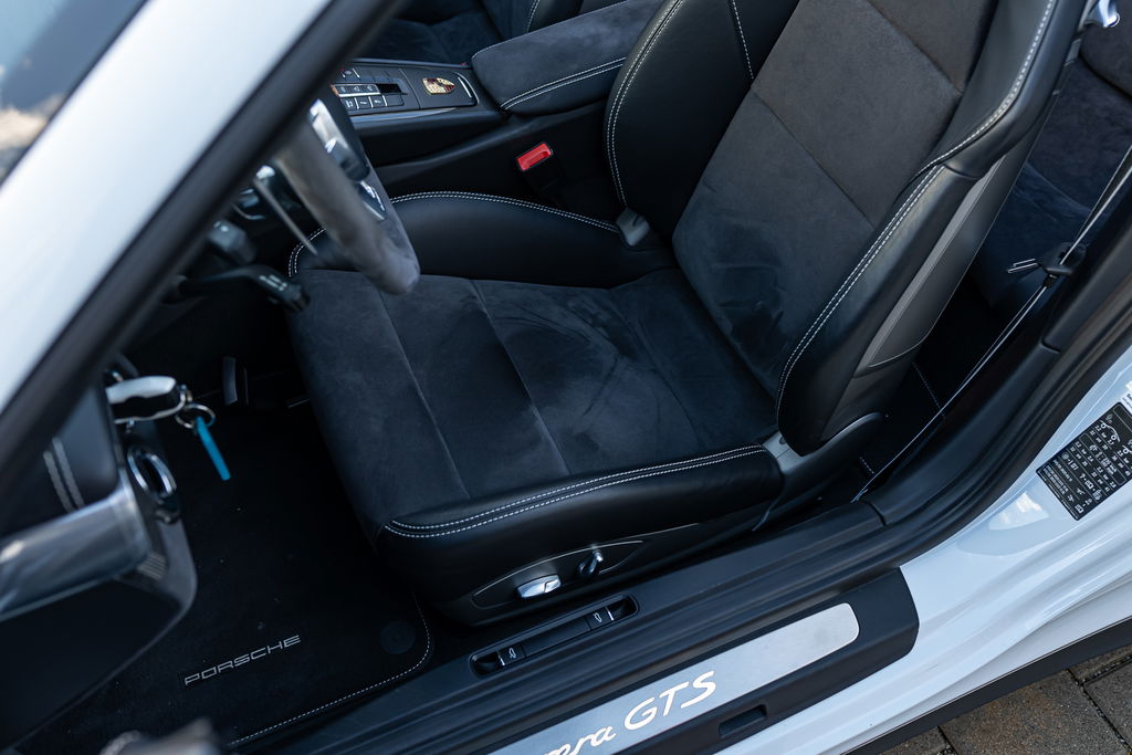 Porsche 991 Carrera GTS