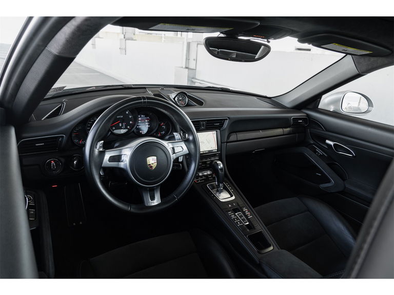 Porsche 991 Carrera GTS