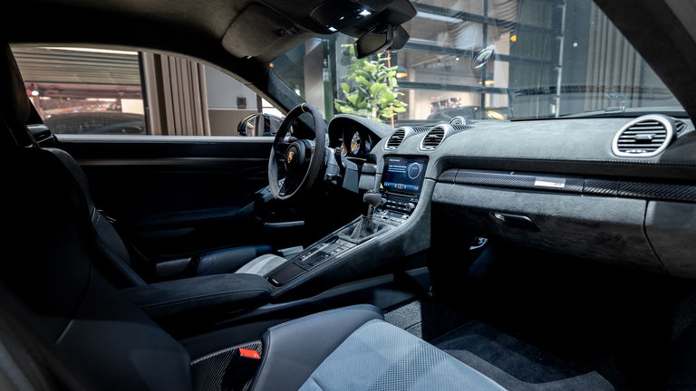 Porsche 718 Cayman GT4 RS