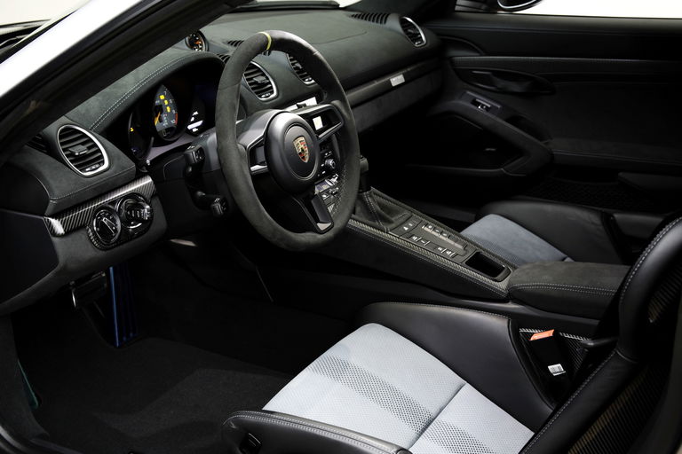 Porsche 718 Cayman GT4 RS