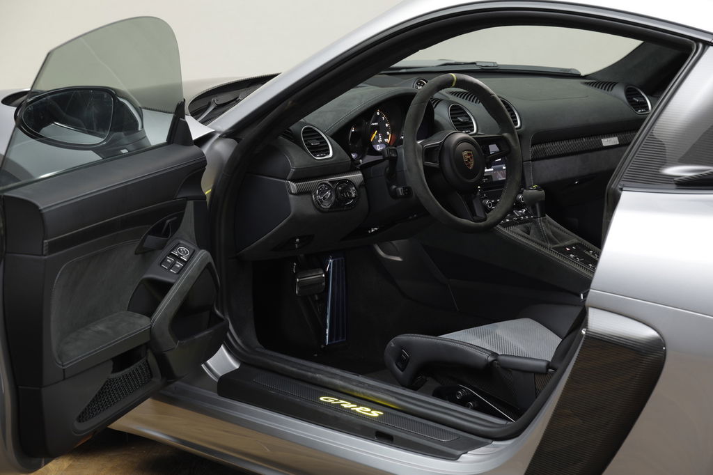 Porsche 718 Cayman GT4 RS