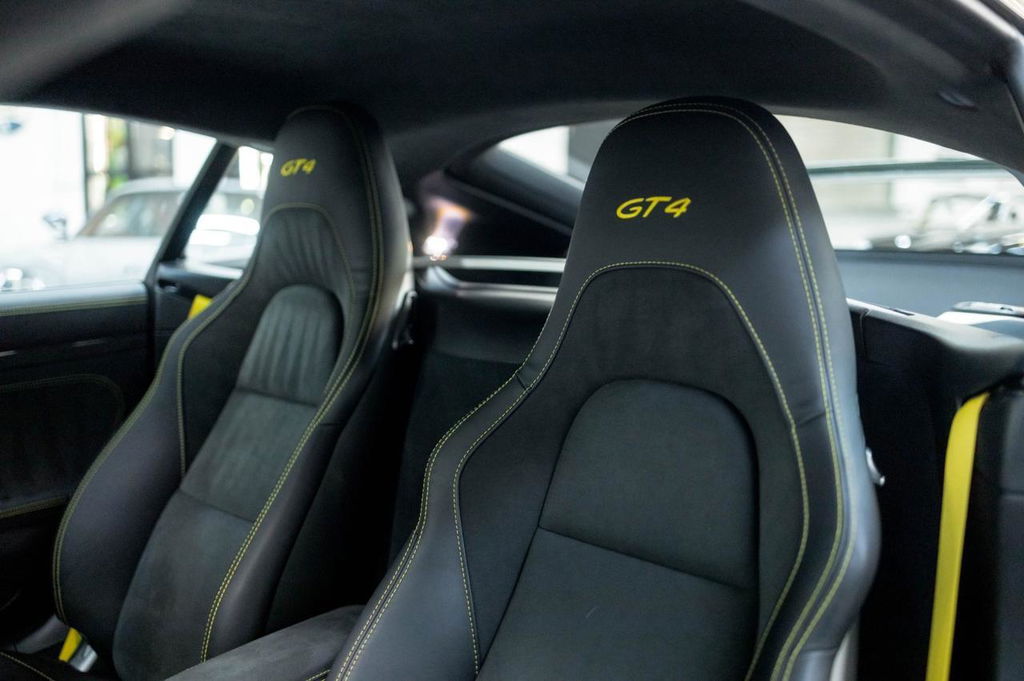 Porsche 718 Cayman GT4