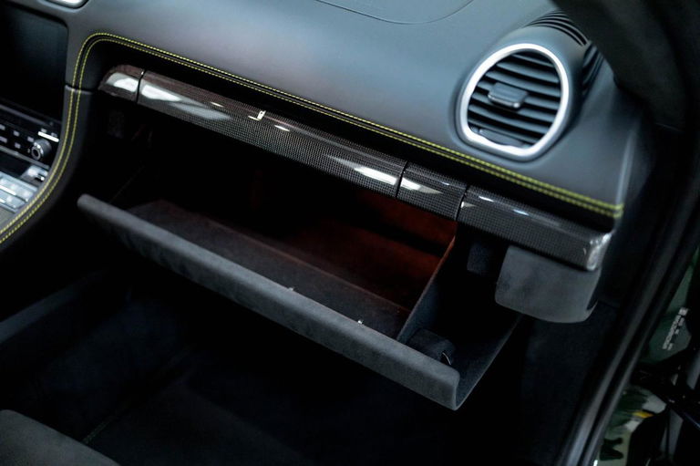 Porsche 718 Cayman GT4