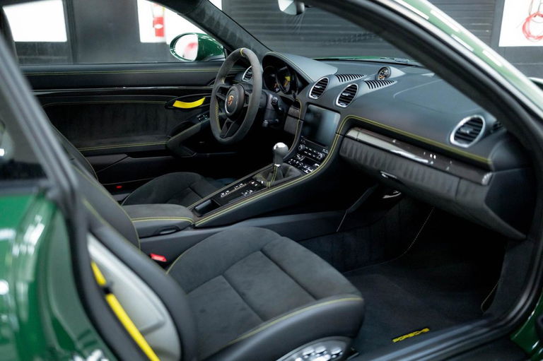 Porsche 718 Cayman GT4