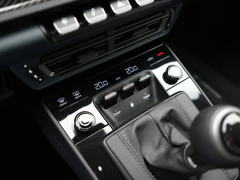 Porsche 992 GT3 Touring