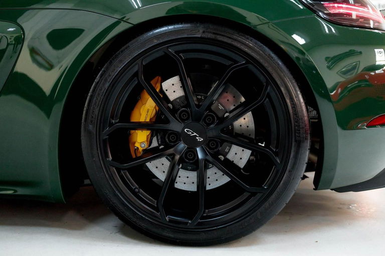 Porsche 718 Cayman GT4