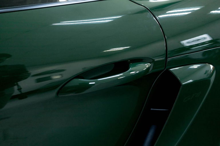 Porsche 718 Cayman GT4