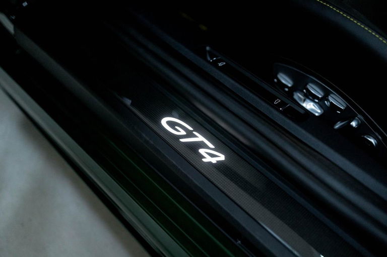 Porsche 718 Cayman GT4