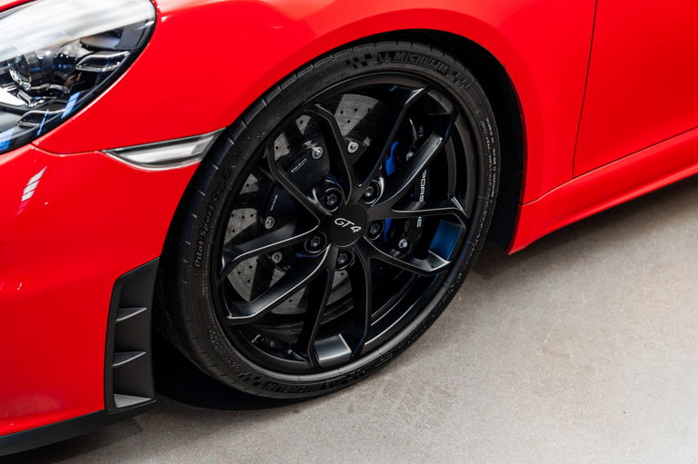 Porsche 718 Cayman GT4
