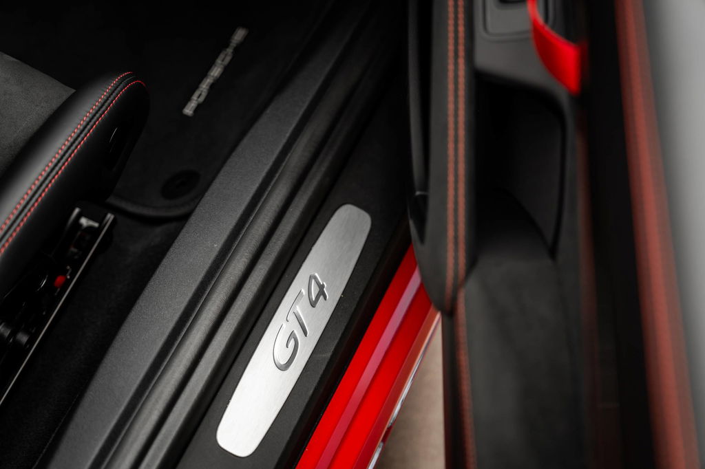 Porsche 718 Cayman GT4