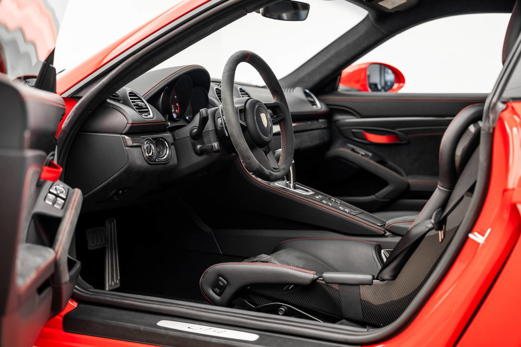 Porsche 718 Cayman GT4