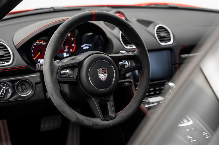 Porsche 718 Cayman GT4