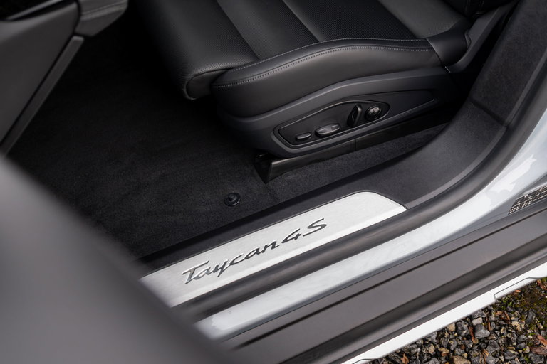 Porsche Taycan 4S Cross Turismo