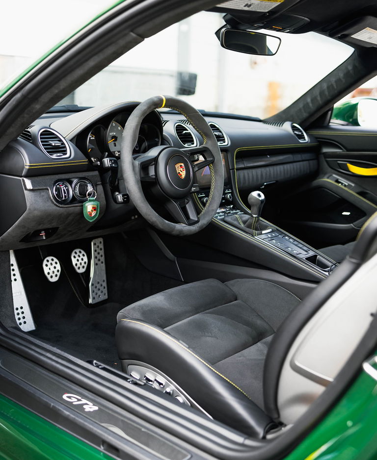 Porsche 718 Cayman GT4
