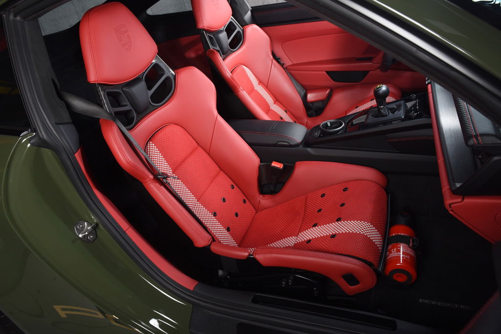 Porsche 992 GT3 Touring