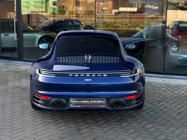 Porsche 992 Carrera