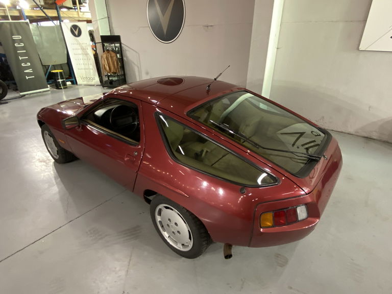 Porsche 928