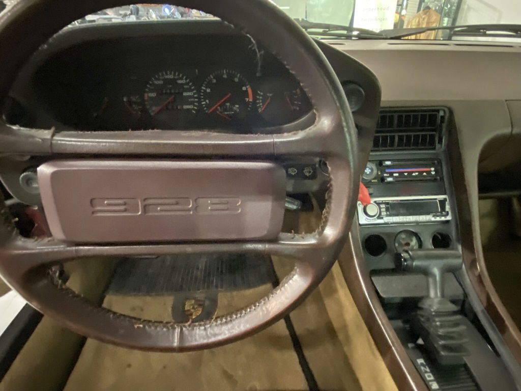 Porsche 928