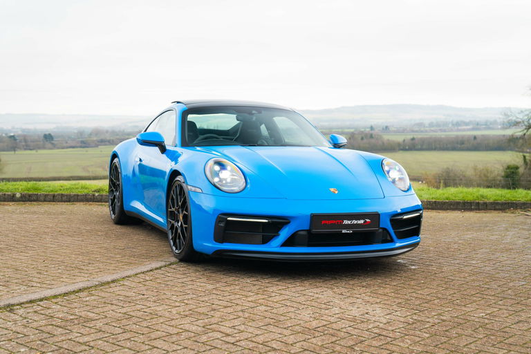 Porsche 992 Carrera 4 GTS