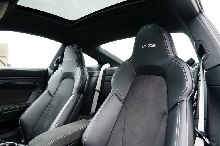 Porsche 992 Carrera 4 GTS