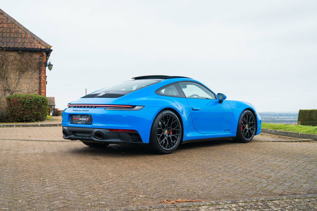 Porsche 992 Carrera 4 GTS