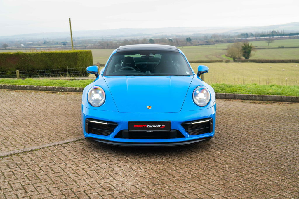 Porsche 992 Carrera 4 GTS