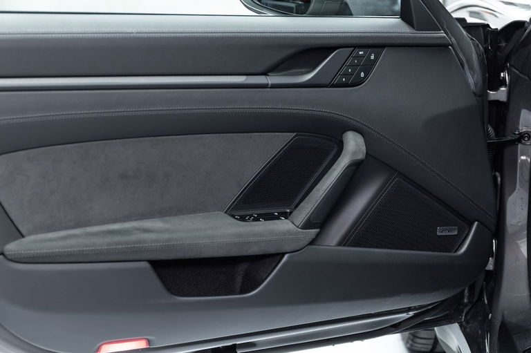 Porsche 992 Carrera 4 GTS