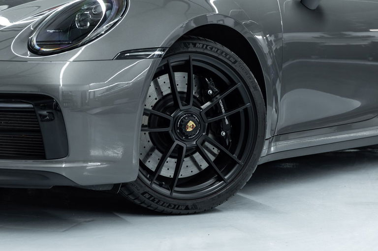 Porsche 992 Carrera 4 GTS