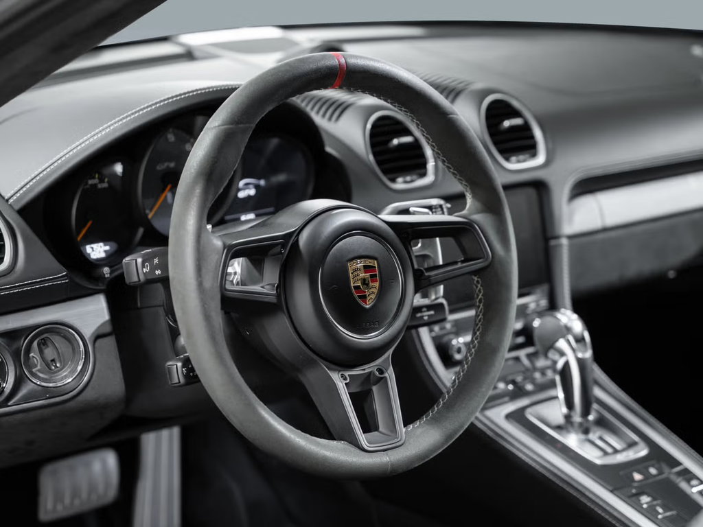 Porsche 718 Cayman GT4