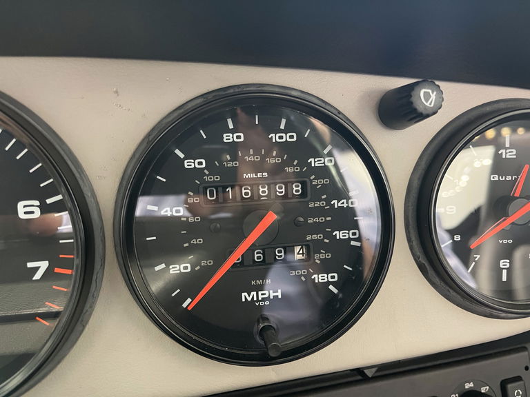 Porsche 964 Carrera 2 Speedster