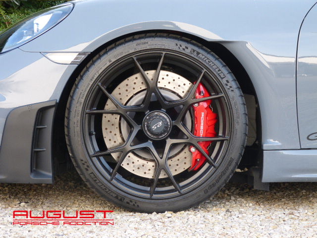 Porsche 718 Cayman GT4 RS