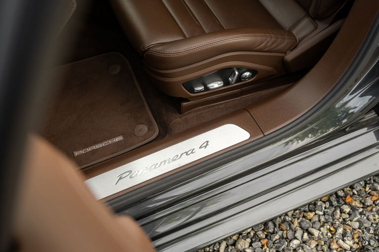 Porsche Panamera 4 E-Hybrid