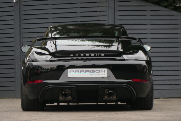 Porsche 718 Cayman GT4