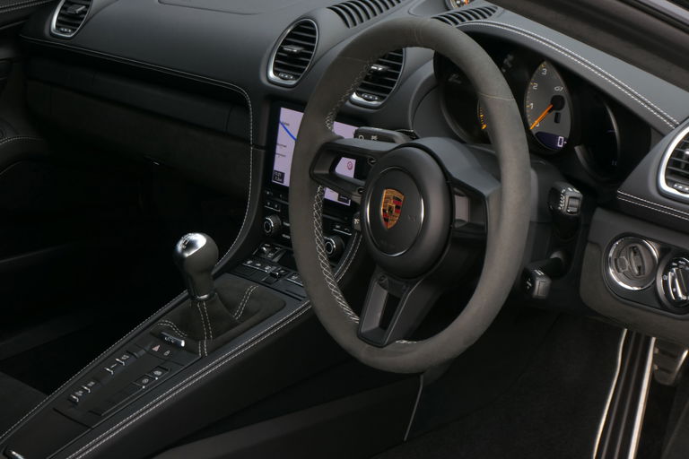 Porsche 718 Cayman GT4