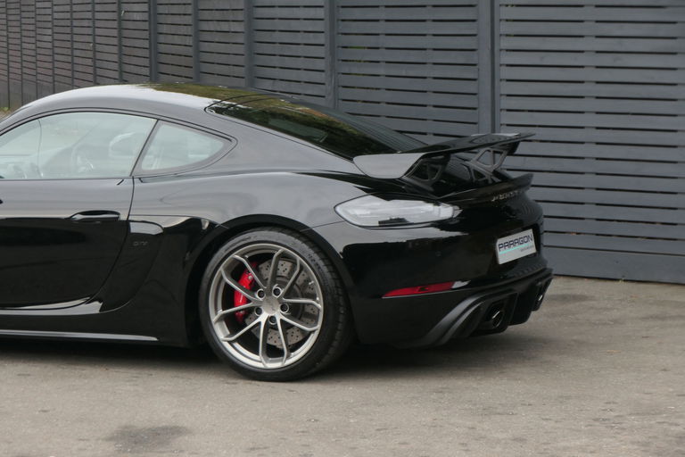 Porsche 718 Cayman GT4
